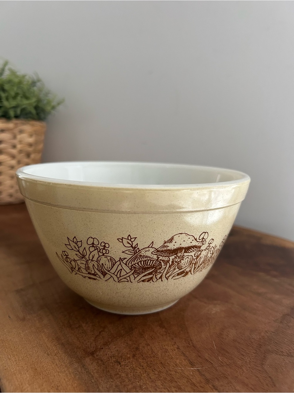 Brown Mushroom  PYREX  Glass Mixing Bowl Sm 1.5 Forest Fancies
Excellent